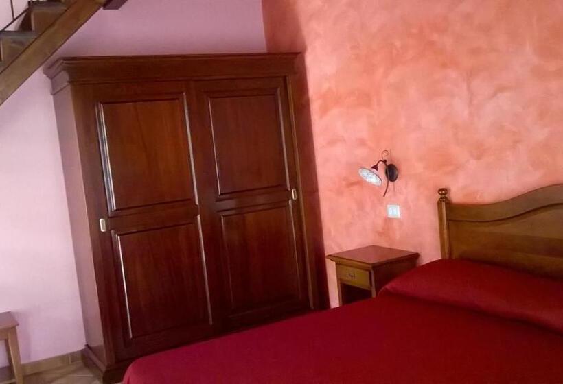 اتاق استاندارد چهارنفره با چشم‌انداز باغ, Agriturismo Aurea