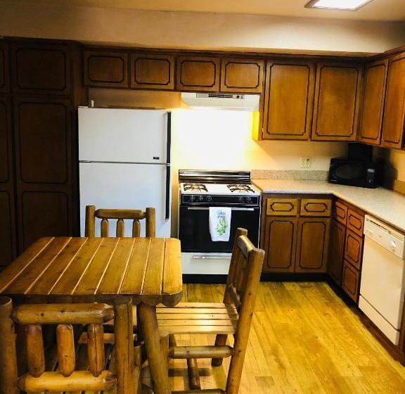 Apartament Rodzinny, Big Bear Lake Front Lodge
