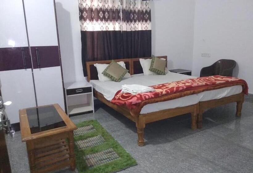 اتاق استاندارد با سرویس بهداشتی مشترک, Hostel Buddha Khajuraho