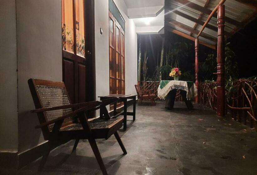 Трехместный Номер Базовый, Dulmini Homestay