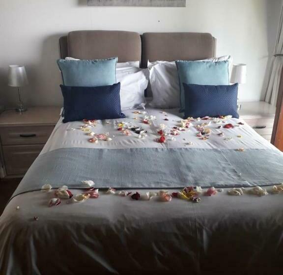 발코니 디럭스 룸, Hartbeespoortdam Lodge