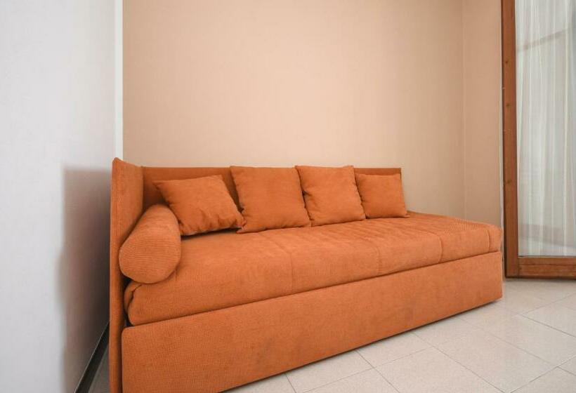 1 Bedroom Apartment Lake View, Residence Calap