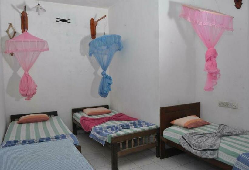 Кровать в Общей Комнате, Marshal Beach Guesthouse