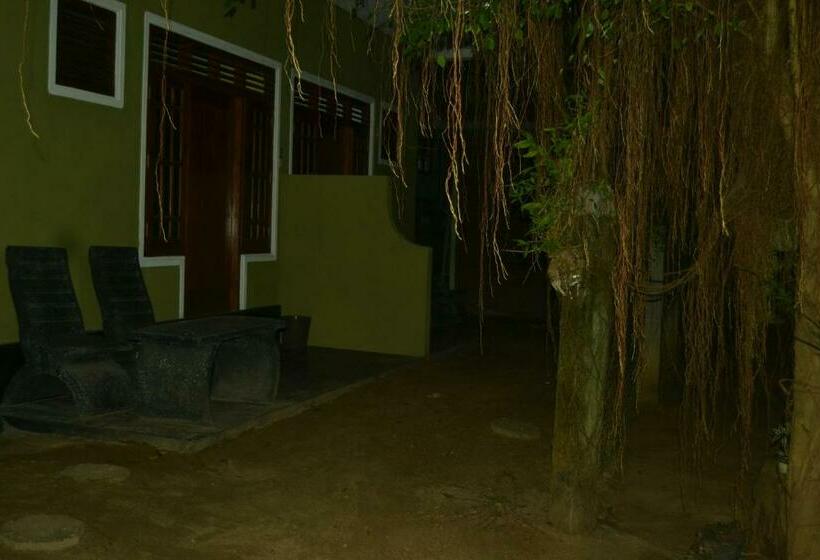 经济房, The Citadel Guest House