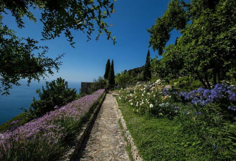 سوئیت جونیور با چشم‌انداز باغ, Eleanor' S Garden