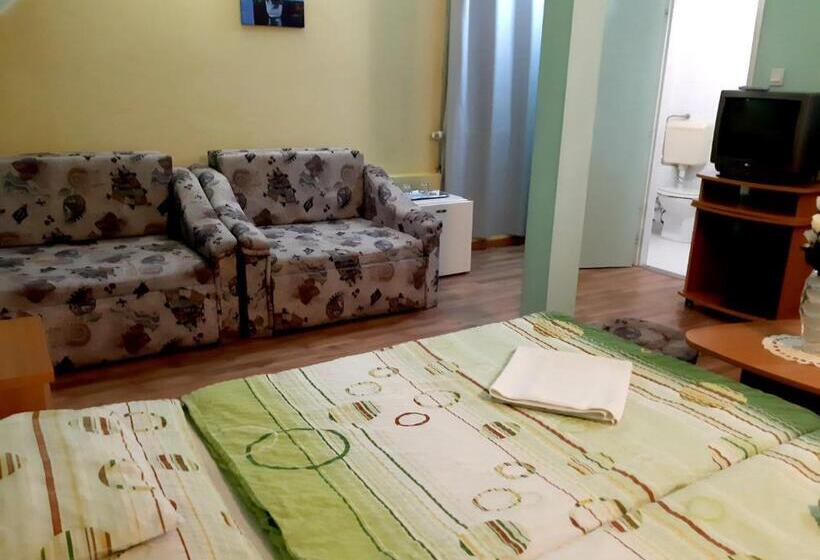 اتاق استاندارد چهار تخته, Panoráma Szállás