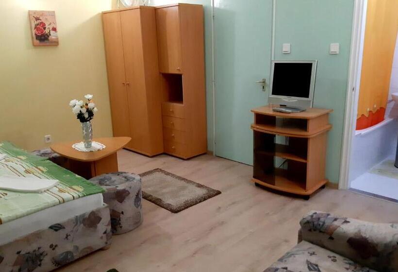 اتاق استاندارد چهار تخته, Panoráma Szállás