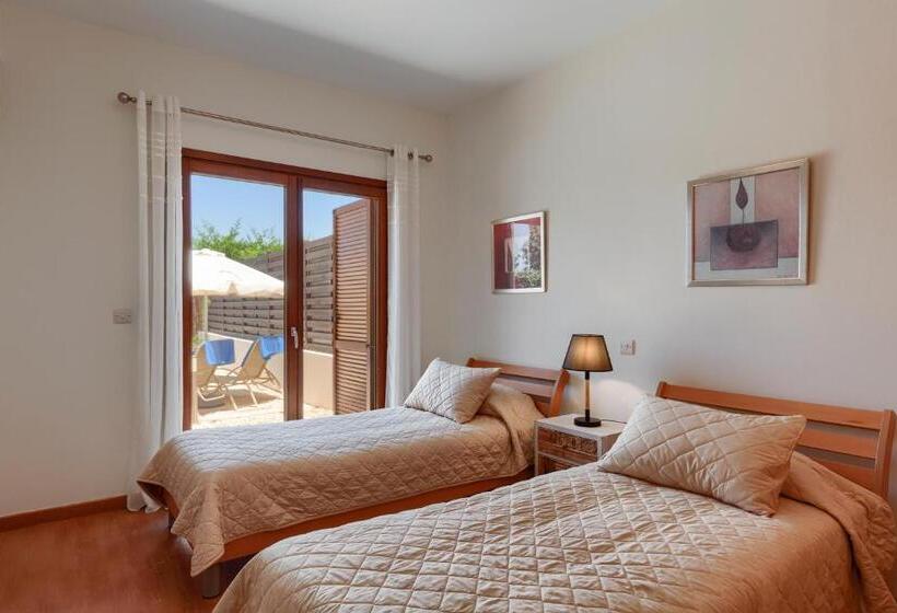 Вилла 3 Спальни с Бассейном, Aphrodite Hills Rentals   Junior Villas