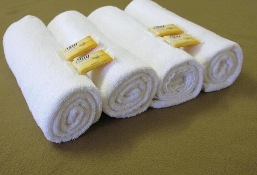 Quarto Familiar, Broadway Budget