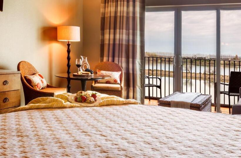 Номер Премиум, The Lodge At Columbia Point