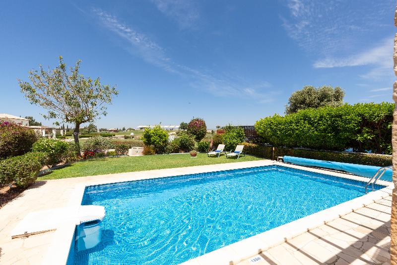 Вилла 3 Спальни с Бассейном, Aphrodite Hills Rentals   Junior Villas