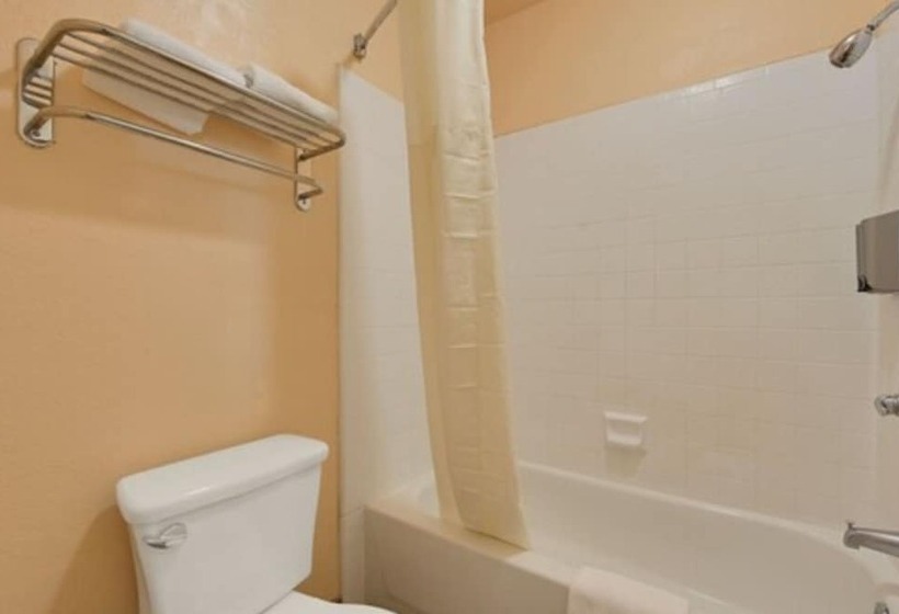 Номер Стандарт 2 Двуспальные Кровати, Americas Deluxe Inn  Marysville
