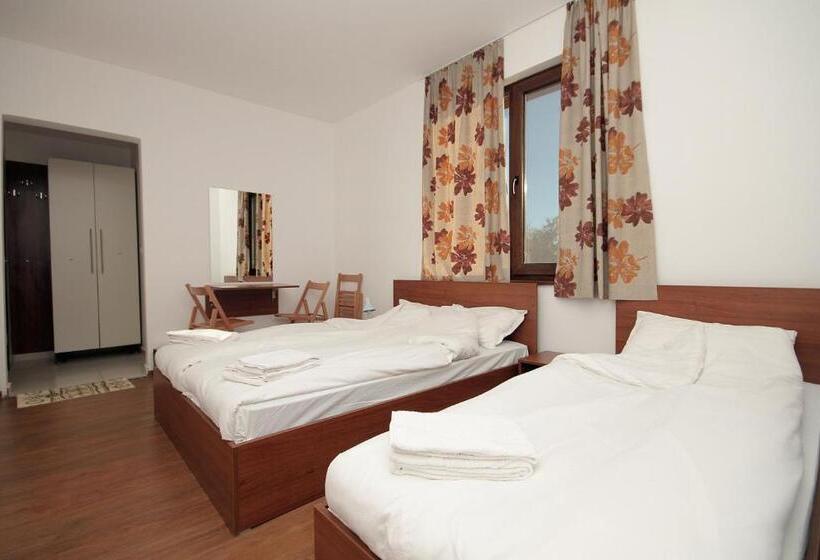 Трехместный Номер Классика, Yan Bibiyan Guest House