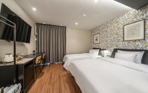 Номер Стандарт, Brown Dot Hotel Sajik Baseball Stadium