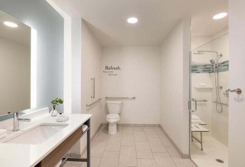 Номер Стандарт Адаптированный для Инвалидов, Staybridge Suites Rochester   Mayo Clinic Area, An Ihg