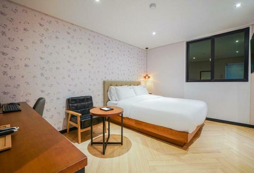 Номер Стандарт, The Stone Bridge Hotel Dongnae