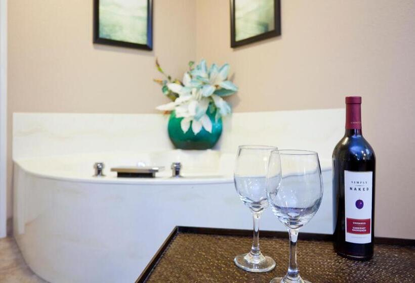 Люкс Кровать Кинг, Grandstay Residential Suites Hotel   Eau Claire