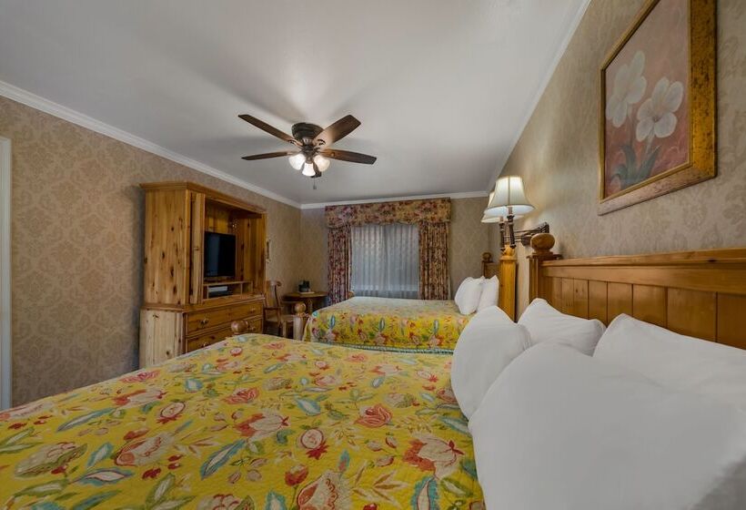 Номер Стандарт 2 Двуспальные Кровати, Carmel Inn & Suites