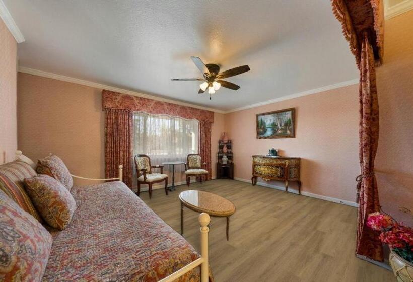 Люкс Кровать Кинг, Carmel Inn & Suites