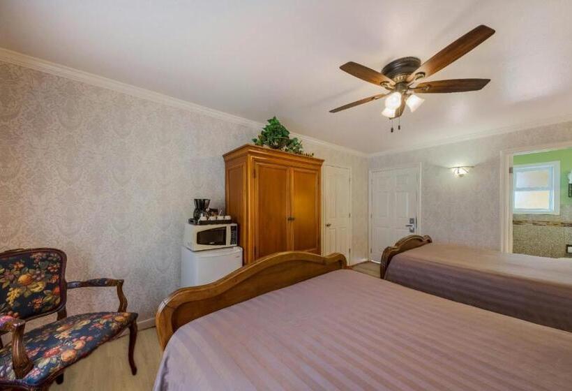 Номер Стандарт 2 Двуспальные Кровати, Carmel Inn & Suites