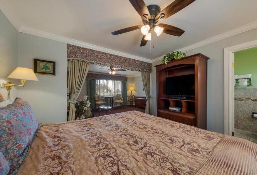 Люкс Кровать Кинг, Carmel Inn & Suites