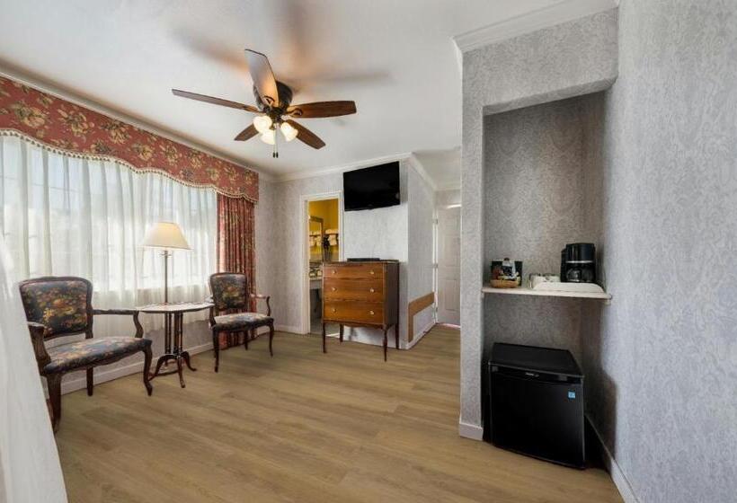 Номер Deluxe, Carmel Inn & Suites