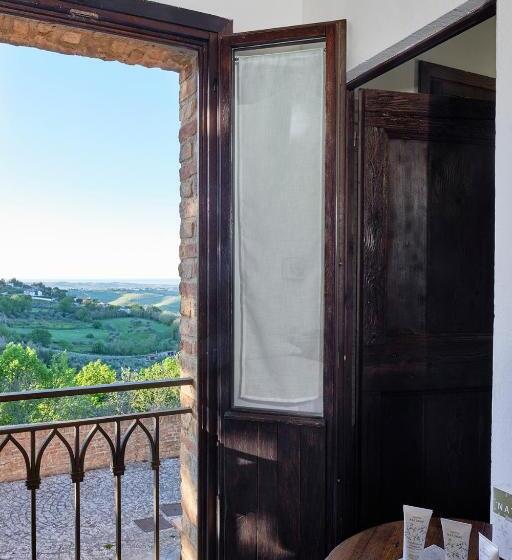 标准工作室, Palazzo Viviani Castello Di Montegridolfo