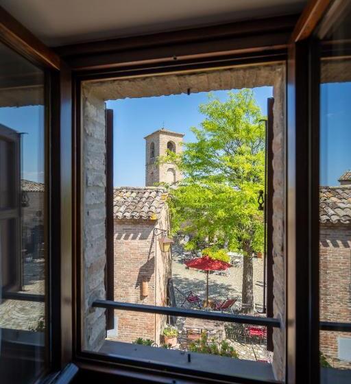 标准工作室, Palazzo Viviani Castello Di Montegridolfo