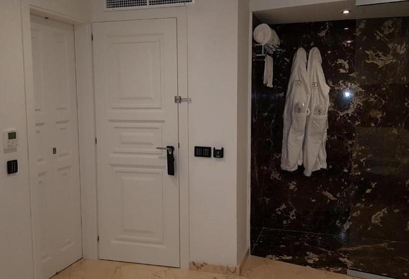 سوئیت جونیور با تراس, 50th Guest House