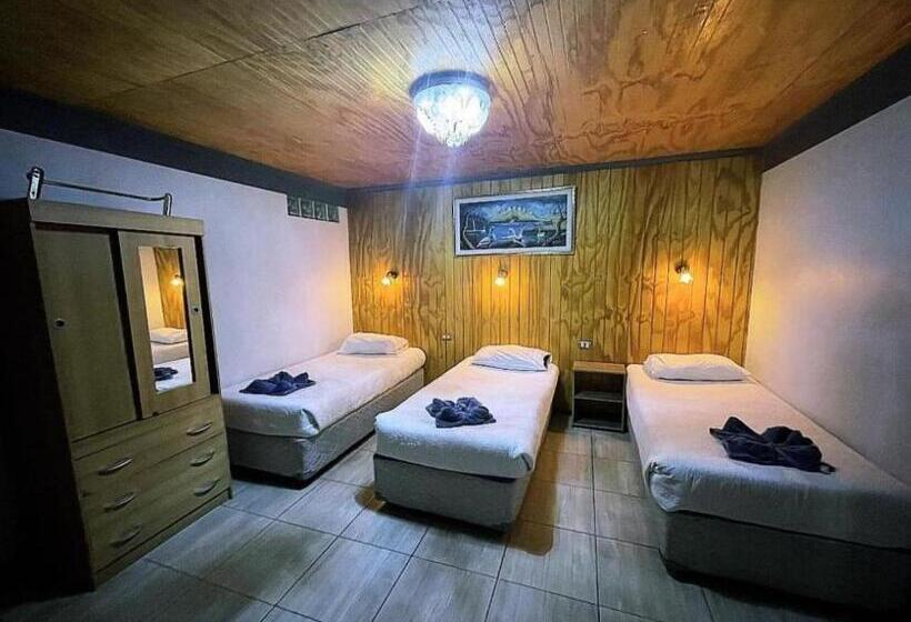اتاق استاندارد سه نفره, Hostal America