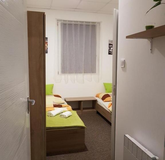 基本间, Szilas Park Motel