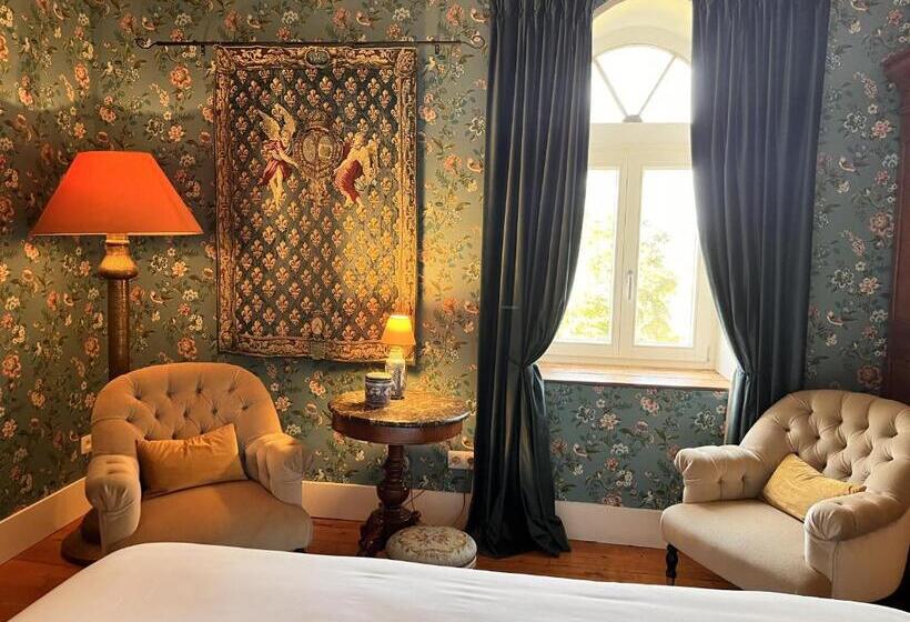Полулюкс Вид на Сад, Château De Picheny