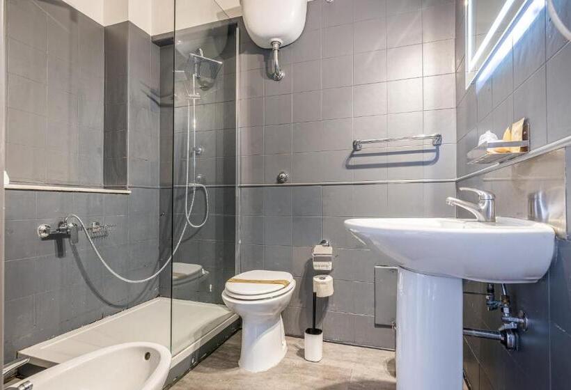 اتاق اکونومی, Crossroad