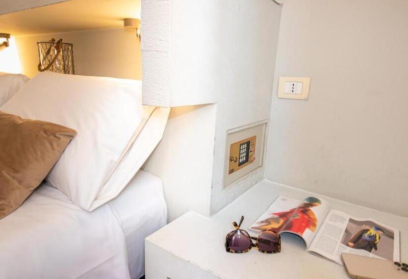 اتاق استاندارد, Crossroad