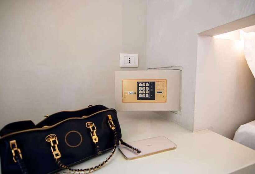 اتاق اکونومی یک تخته, Crossroad