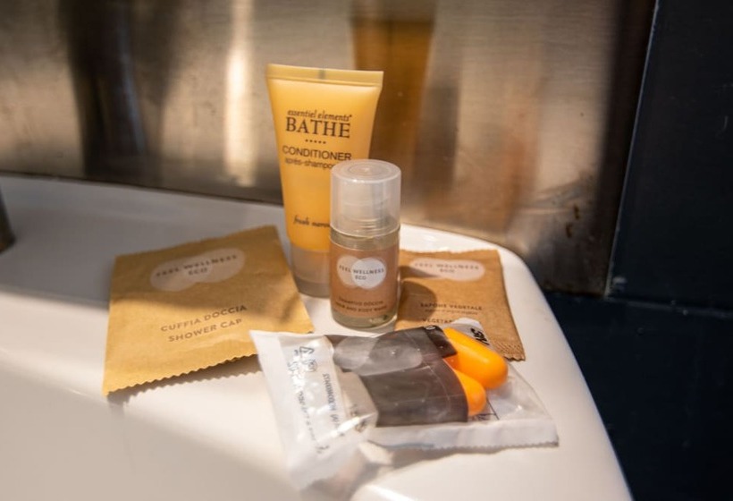 اتاق استاندارد, Crossroad