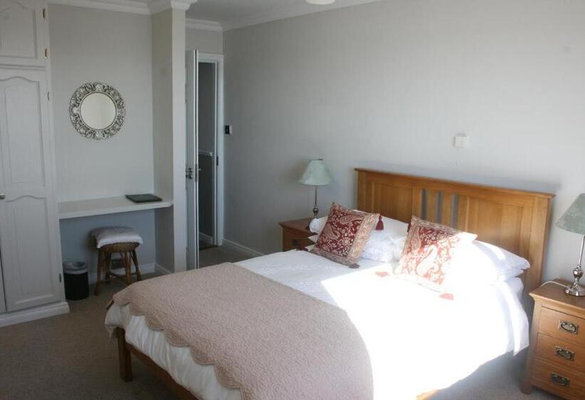 Номер Deluxe, Roundstone House