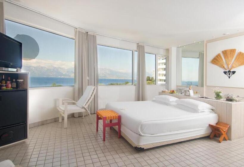 Quarto Triplo Deluxe, The Marmara Antalya