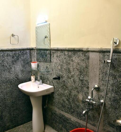디럭스 룸 킹사이즈 침대, Solan Retreat