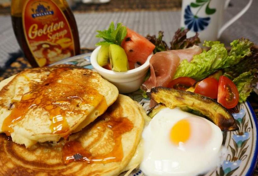 Четырехместный Номер Стандарт, Atelier Bee S Knees Bed & Breakfast