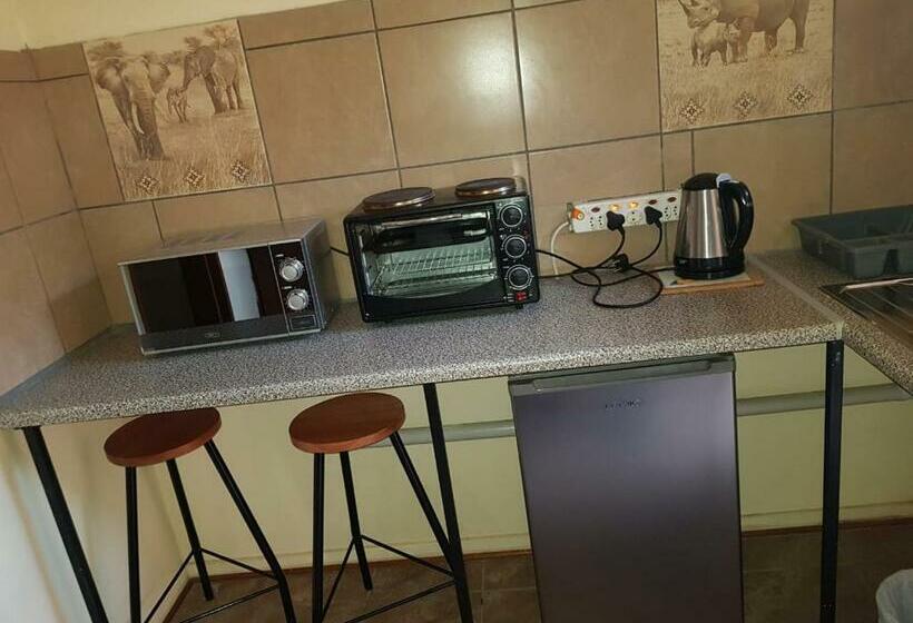Студия Стандарт, Schweizer Guesthouse