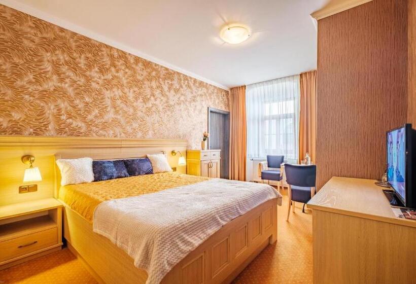 Номер Deluxe, Orličan