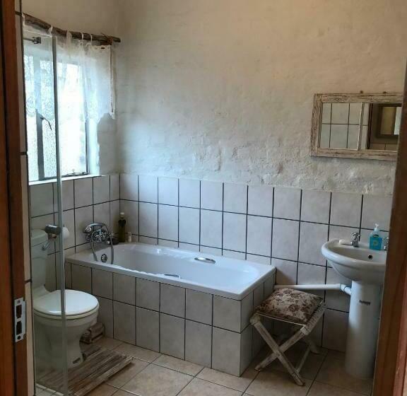 Дом 3 Спальни, Kalkfontein Guesthouse