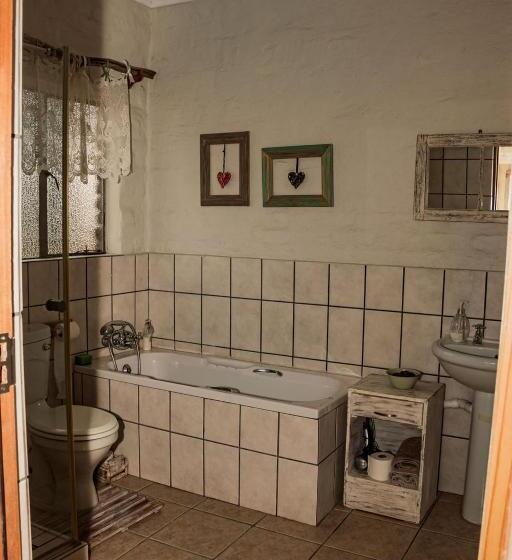 Дом 3 Спальни, Kalkfontein Guesthouse