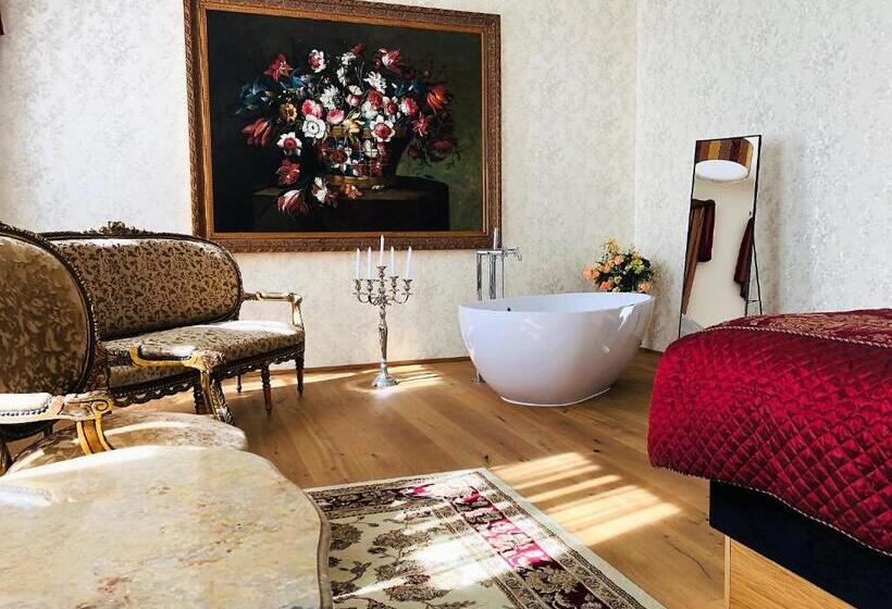 Номер Deluxe, Panství Dlouhá Lhota