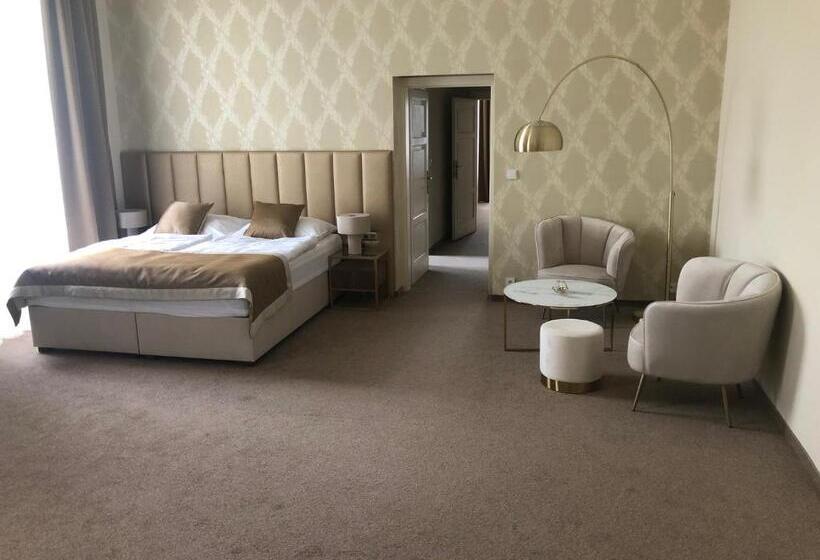 Family Suite, Panství Dlouhá Lhota
