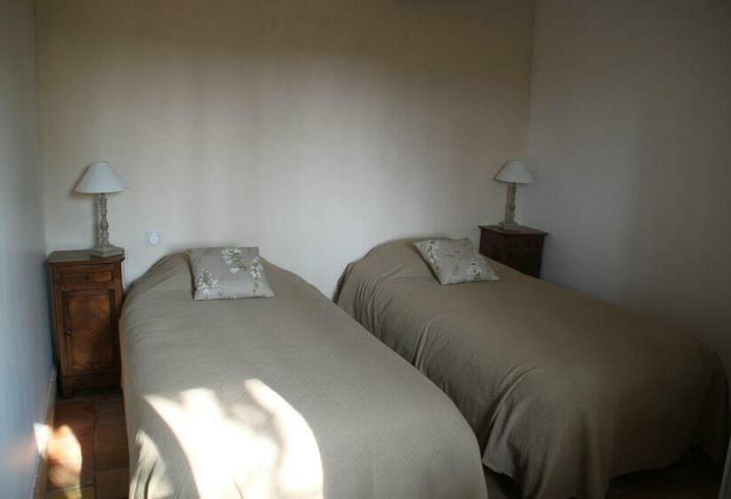 Дом 3 Спальни, Bed & Breakfast   Maison De Marie