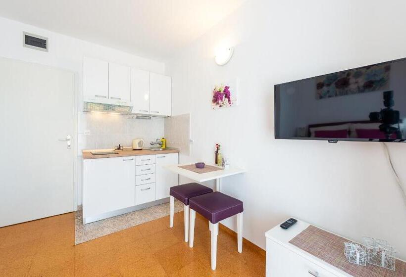Студио Базик, Cina Apartments