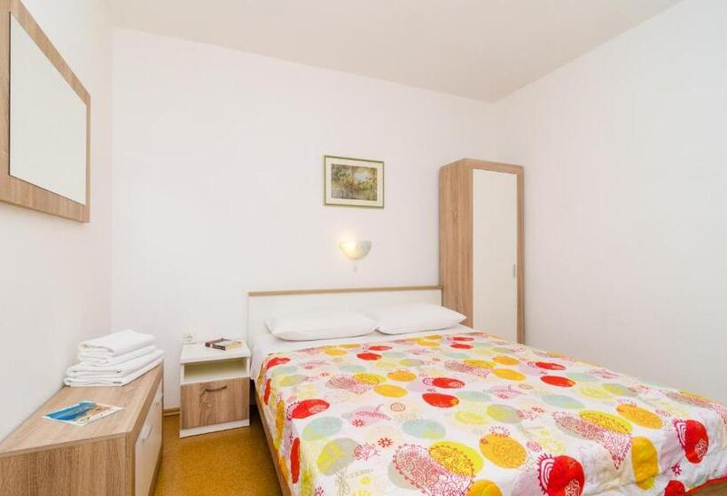 Номер Стандарт Вид на Сад, Cina Apartments