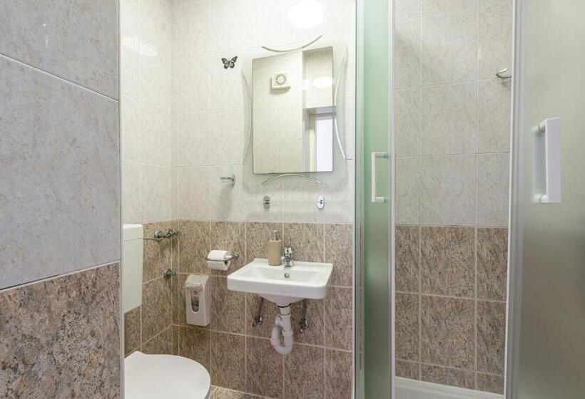 Студио Базик, Cina Apartments